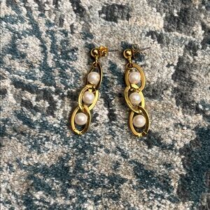 Vintage Avon Elegant Gold and Pearl Drop Earrings